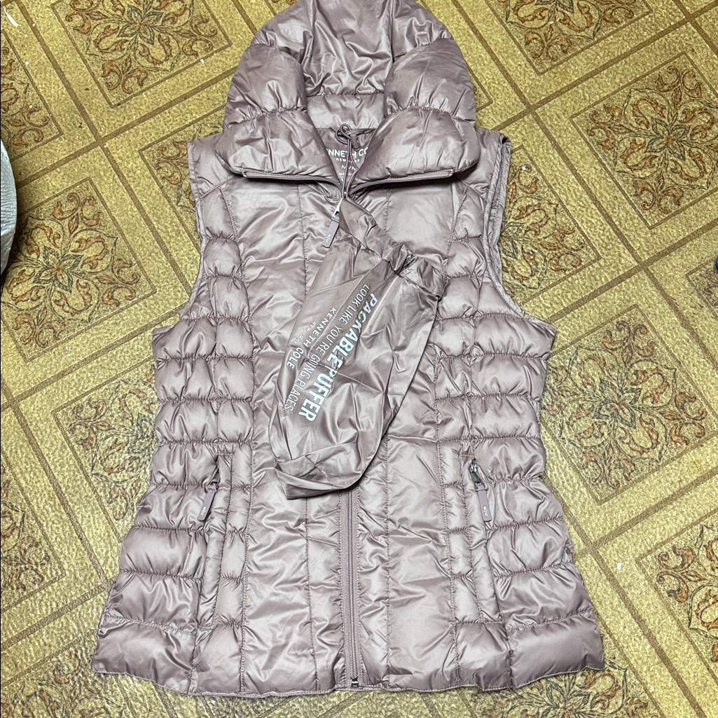 Brand New Without Tag Kenneth Cole New York Puffer Vest Size Medium Women